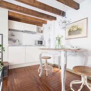 Romantic Loft Porta Venezia Milan